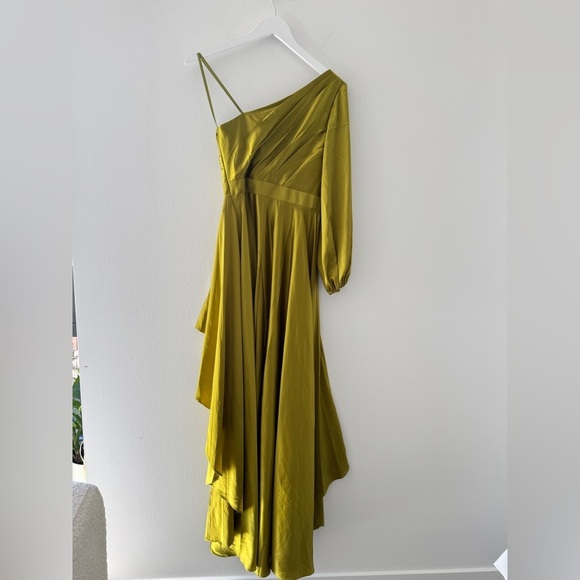 MAC DUGGAL Green High Low One Shoulder Flowy Gown in Chartreuse 2 - Picture 6 of 9